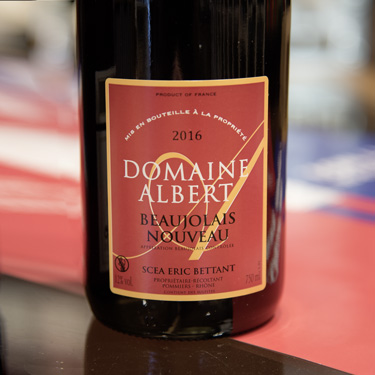 bouteille_1 Article sur le beaujolais nouveau avec Frédéric Blanc, La Cave d'or à Lyon